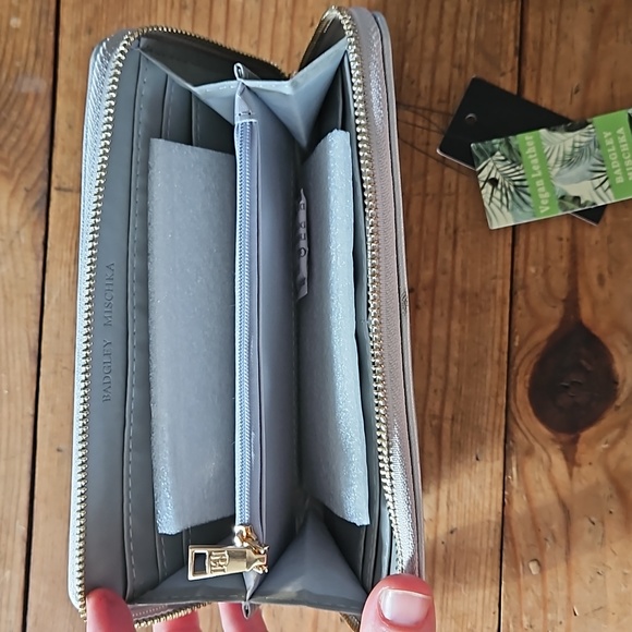 Badgley Mischka Wallet - Picture 3 of 4